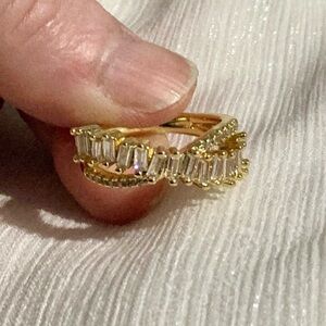 - 💄10k Gold baguette CZ DiamondCrisscross  band